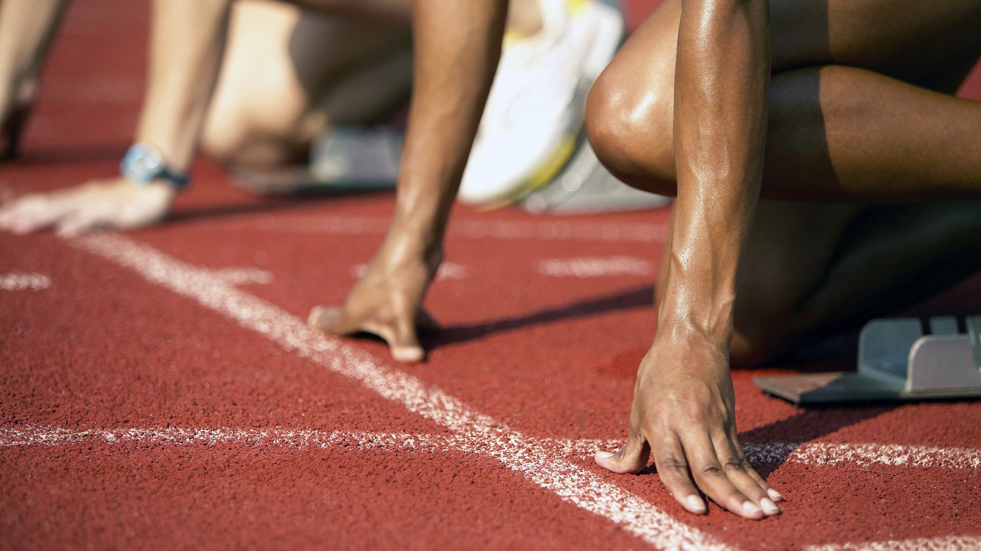 “武汉马拉松：跑者们用脚步诠释极限精神”